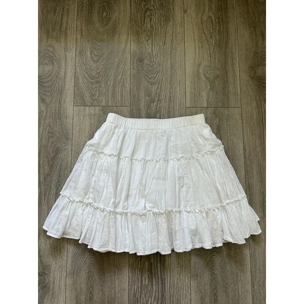 American Eagle High-Waisted Tiered Mini Skirt in White Size Small